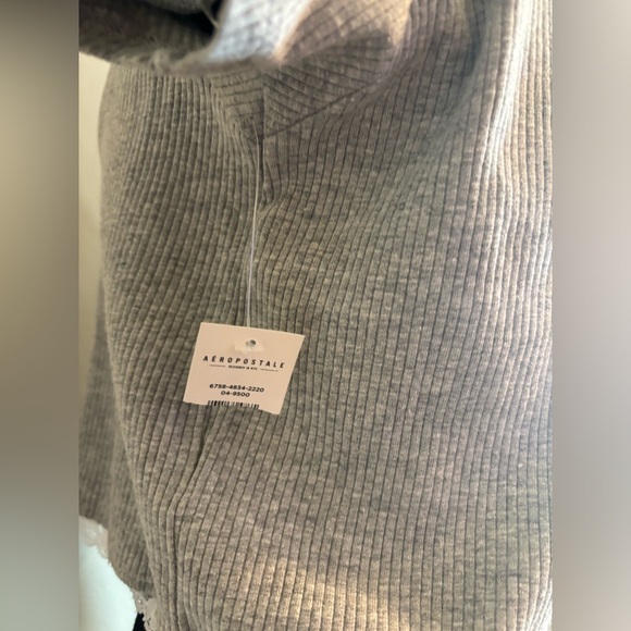 NWT Aeropostale Women’s grey button up crop top. Size Extra Large - Picture 5 of 7